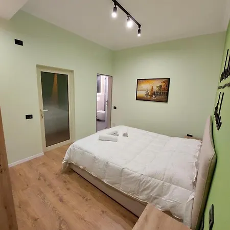 Feel At Ap1 * ティラナ